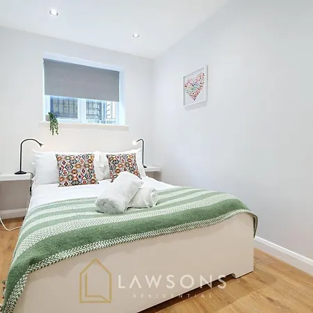 Stylish Living By Lawsons - Parking & 3 En Suites Windsor Exterior photo